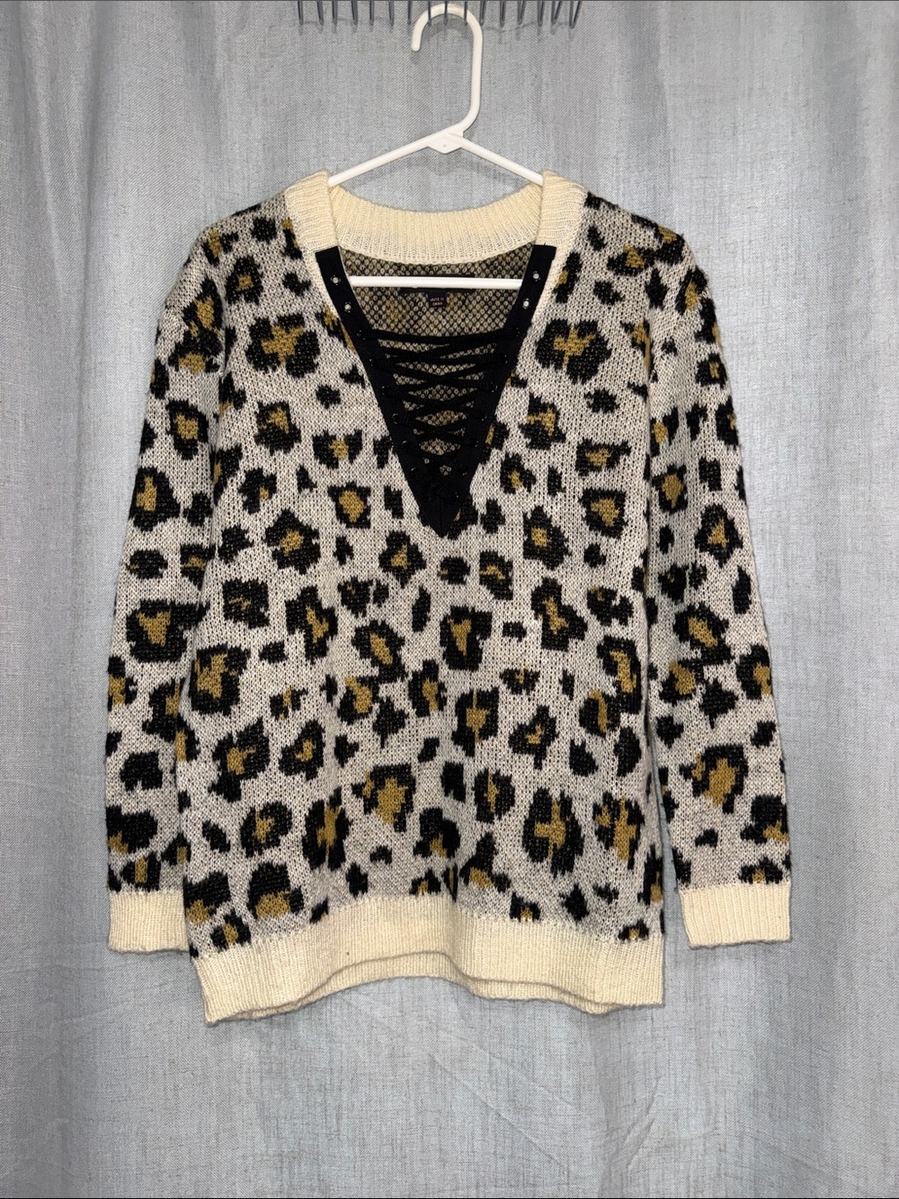 Love Tree Leopard Print Lace-Up V-Neck Sweater